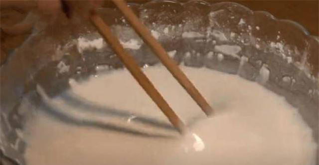 蒸糕的新做法，不用面粉不加水，简单一搅，比肉都好吃