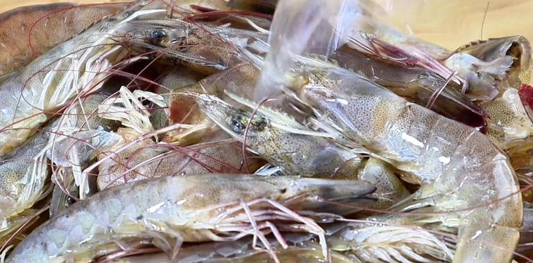 水煮大虾，是开水下锅还是冷水下锅？看后才知道，原来一直做错了