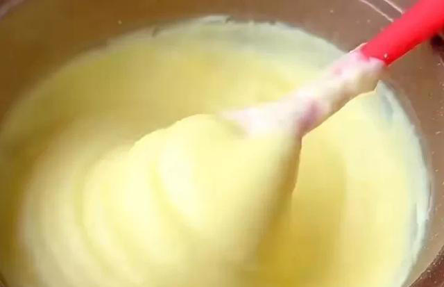 甜蜜夏日必备！自制鸡蛋奶糕，成品细腻丝滑、奶香四溢