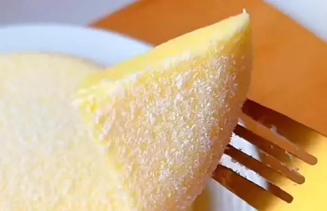 甜蜜夏日必备！自制鸡蛋奶糕，成品细腻丝滑、奶香四溢