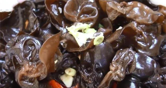 凉拌木耳总是做不出饭店的味道？原来窍门都在这里，看一遍学会