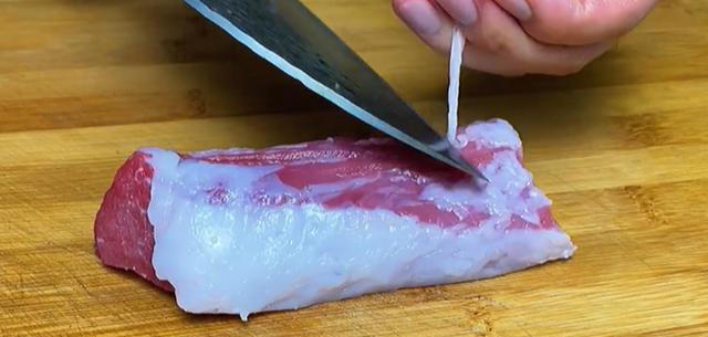 里脊肉这样做太好吃了，色泽金黄，外酥里嫩，酸甜适口，嘎嘎香