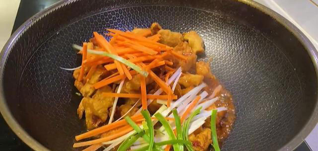 里脊肉这样做太好吃了，色泽金黄，外酥里嫩，酸甜适口，嘎嘎香