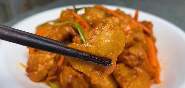 里脊肉这样做太好吃了，色泽金黄，外酥里嫩，酸甜适口，嘎嘎香