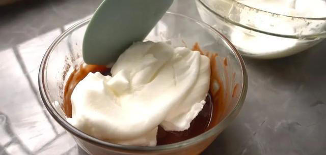 如何在家做可可厚松饼？这个配方低糖健康，一口平底锅就能搞定