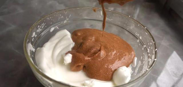 如何在家做可可厚松饼？这个配方低糖健康，一口平底锅就能搞定