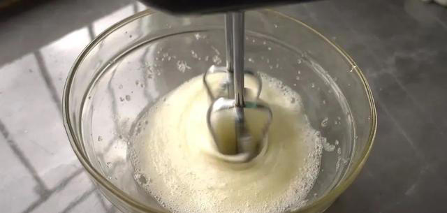 如何在家做可可厚松饼？这个配方低糖健康，一口平底锅就能搞定