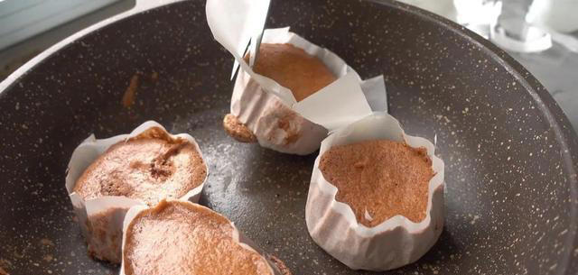 如何在家做可可厚松饼？这个配方低糖健康，一口平底锅就能搞定