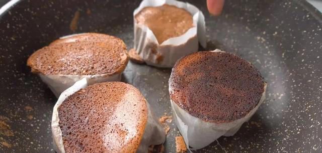 如何在家做可可厚松饼？这个配方低糖健康，一口平底锅就能搞定
