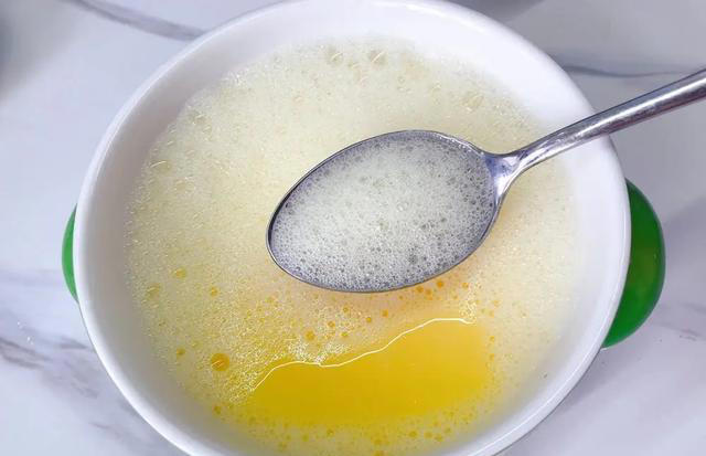 蒸鸡蛋羹：直接加水蒸是大忌，牢记“5忌3步骤”，蛋羹嫩滑无蜂窝