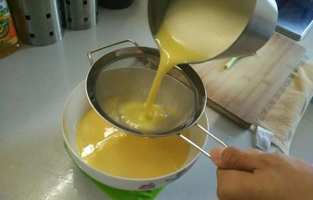 蒸鸡蛋羹：直接加水蒸是大忌，牢记“5忌3步骤”，蛋羹嫩滑无蜂窝