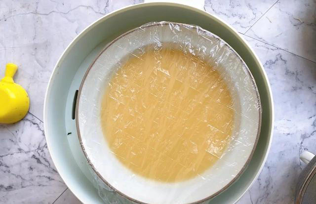 蒸鸡蛋羹：直接加水蒸是大忌，牢记“5忌3步骤”，蛋羹嫩滑无蜂窝