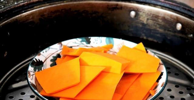 南瓜饼最正确的做法，出锅色泽金黄，外焦里香，大人小孩都爱吃