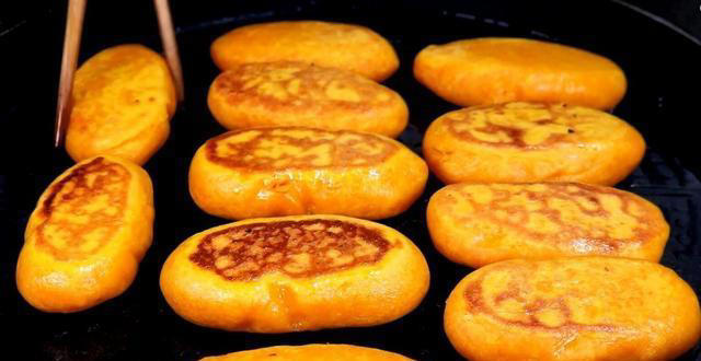 南瓜饼最正确的做法，出锅色泽金黄，外焦里香，大人小孩都爱吃