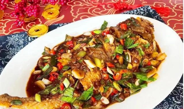 煎鱼怎么做才好吃？多加这3步，不粘锅不破皮，外酥里嫩！