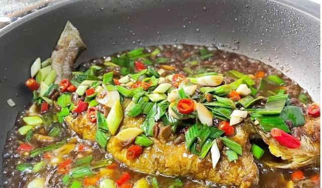 煎鱼怎么做才好吃？多加这3步，不粘锅不破皮，外酥里嫩！