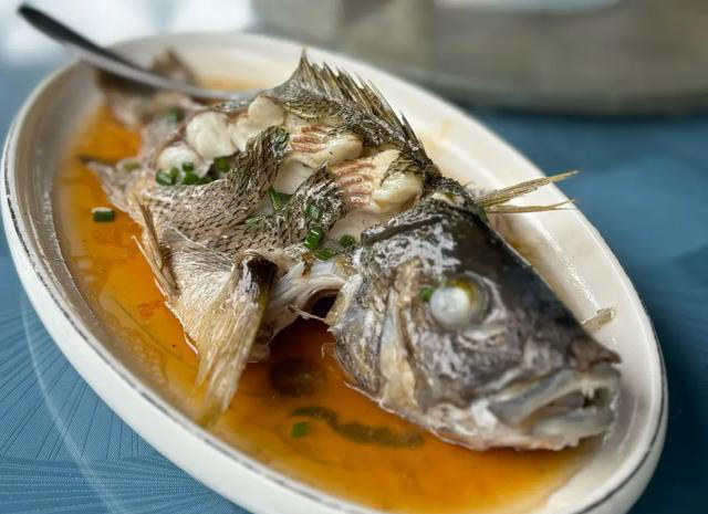 鱼肉怎么腌不腥？教你一个妙招，鲜嫩无腥味，清蒸红烧都好吃