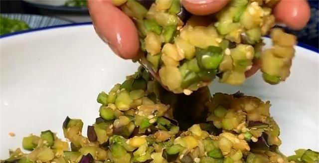 茄子馅包子要不要焯水？教你正确做法，馅料软烂滑嫩，真香