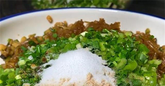 茄子馅包子要不要焯水？教你正确做法，馅料软烂滑嫩，真香