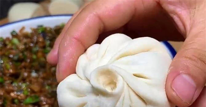 茄子馅包子要不要焯水？教你正确做法，馅料软烂滑嫩，真香