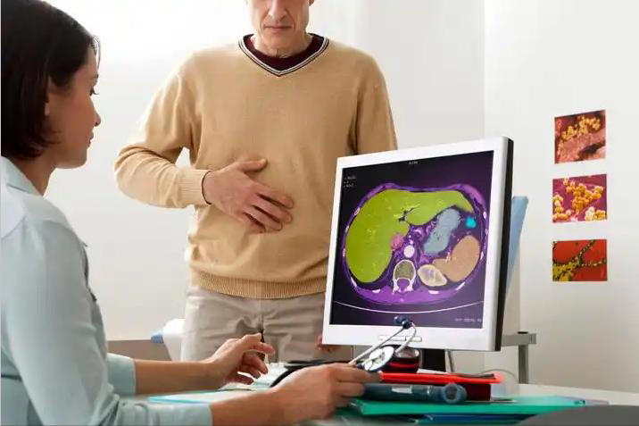 医生强调：患上脂肪肝的人，务必少吃这几种食物，或能预防并发症