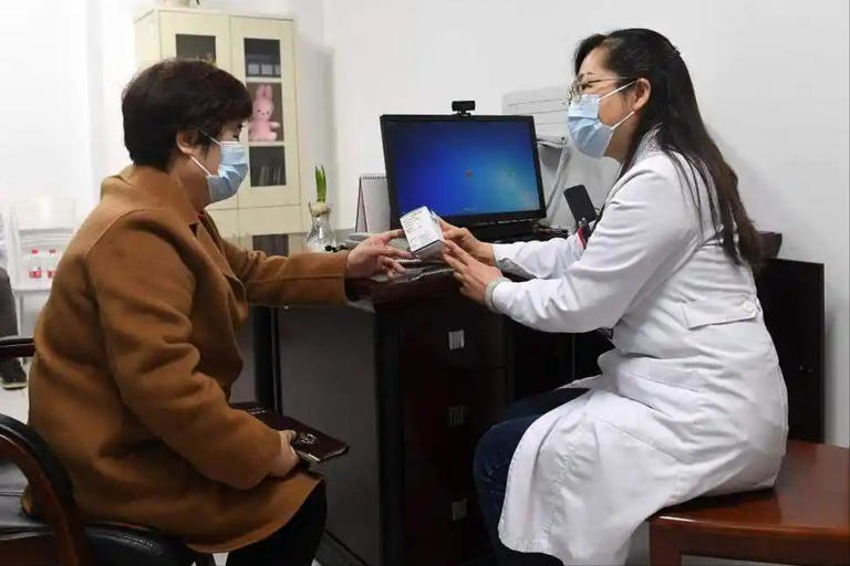 医生强调：患上脂肪肝的人，务必少吃这几种食物，或能预防并发症