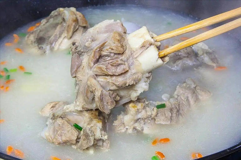 医生强调：患上脂肪肝的人，务必少吃这几种食物，或能预防并发症