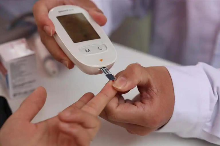 医生强调：患上脂肪肝的人，务必少吃这几种食物，或能预防并发症