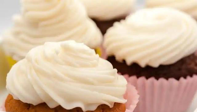 医生劝告：这4种食物吃多了容易堵塞血管，老年人再爱吃也要控制