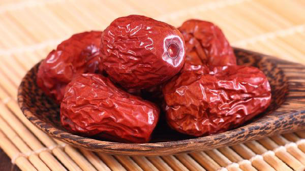 你有每天吃红枣的习惯吗？医生指出：每天吃红枣，两个好处很明显