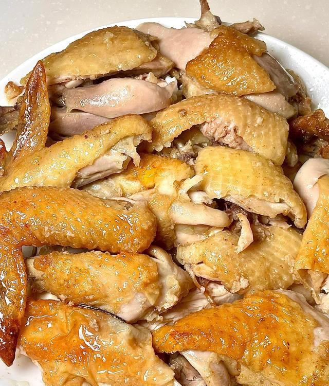 做盐焗鸡只需轻松几步，就鲜嫩多汁，外皮香脆，看一遍就能学会