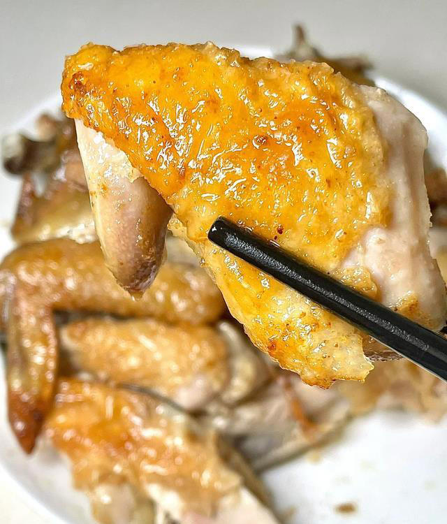 做盐焗鸡只需轻松几步，就鲜嫩多汁，外皮香脆，看一遍就能学会