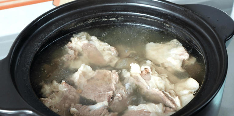 清炖牛肉最好吃的做法，牛肉汤鲜肉嫩，一次炖一锅不够吃