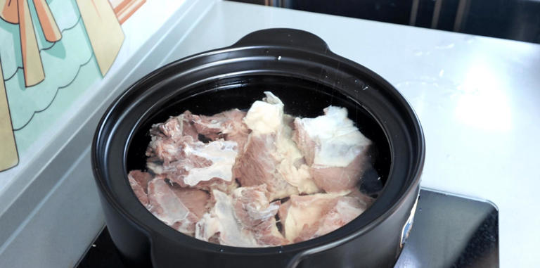 清炖牛肉最好吃的做法，牛肉汤鲜肉嫩，一次炖一锅不够吃