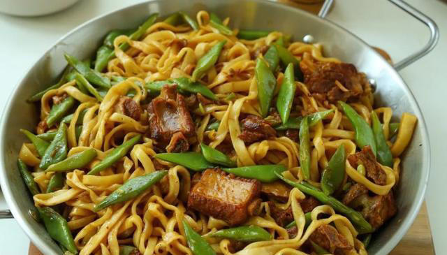 三伏天，不蒸米饭不炒菜，适合夏天吃的懒人饭菜一锅出