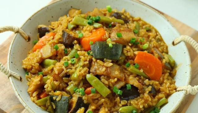 三伏天，不蒸米饭不炒菜，适合夏天吃的懒人饭菜一锅出