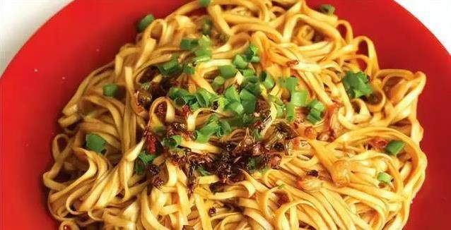 家常拌面10分钟搞定，3种调料绝配，味道好到停不下来