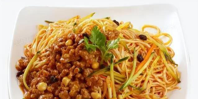 家常拌面10分钟搞定，3种调料绝配，味道好到停不下来