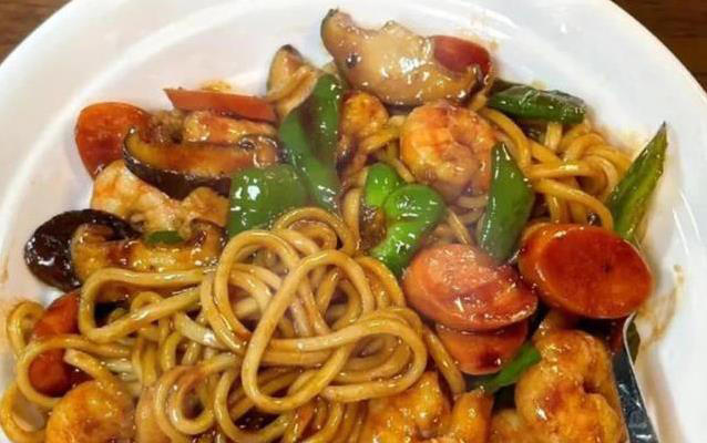 杂酱米线香到流口水，西红柿鸡蛋面酸甜开胃，你最爱哪碗？