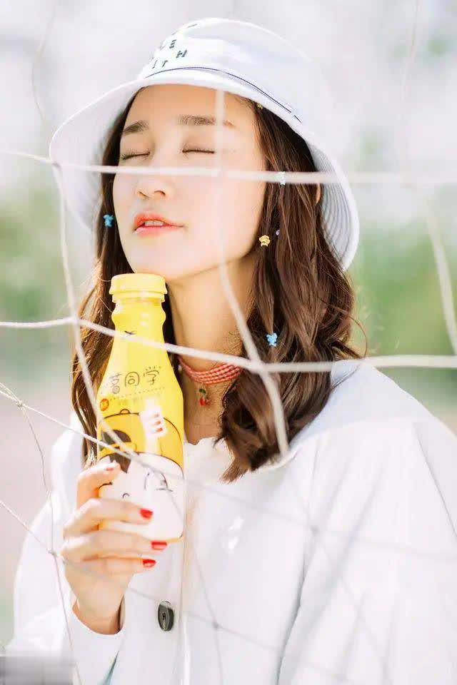 气质女生怎么拍照，7个拍照技巧帮你拍照自然又好看