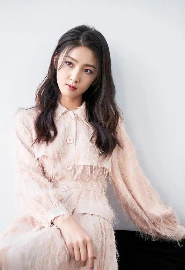 气质女生怎么拍照，7个拍照技巧帮你拍照自然又好看