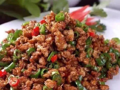 鸡肉猪肚四季豆，简单炒出大美味，你家餐桌差这招？