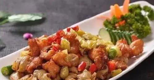 鸡肉猪肚四季豆，简单炒出大美味，你家餐桌差这招？