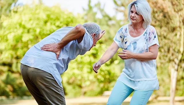 老人容易出现骨质疏松，不妨多吃这6种食物，或能强健骨骼