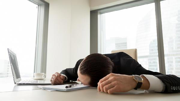 睡觉从来不枕枕头的人，和经常枕枕头睡的人相比，有什么不同？