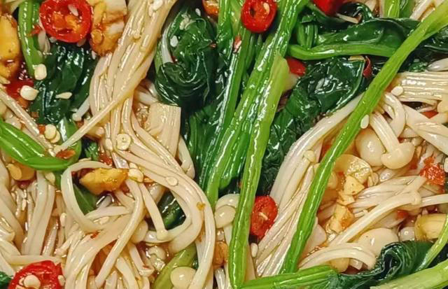 天气闷热食欲差，建议八道素菜别错过，清爽美味，吃一次，爱一次