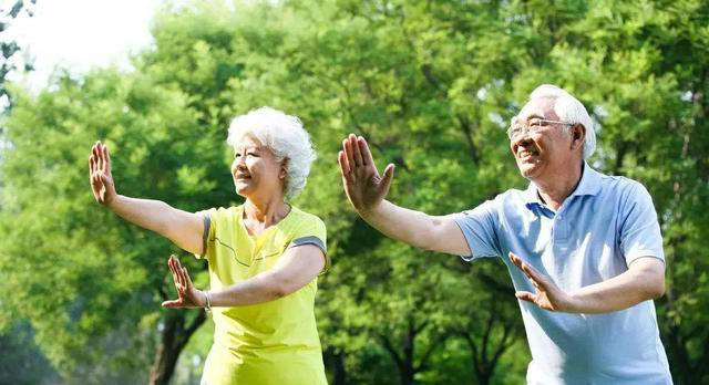 医生建议：为了远离脑梗和脑出血，50岁以上的人养成5个好习惯