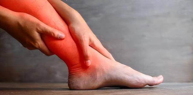 睡觉时突然腿抽筋就是缺钙？NO！还有这3个原因，千万别忽视了！