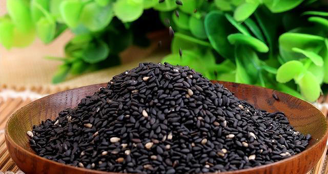 睡觉时突然腿抽筋就是缺钙？NO！还有这3个原因，千万别忽视了！