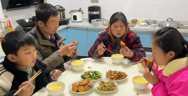 医生提醒：上年纪的人，宁可空腹，最好不要在早上去吃这几种